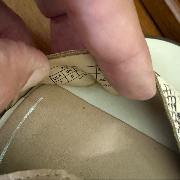 Vionic flat Tan and Cream Sandals with Crisscross Straps shoes - Picture 9 of 13